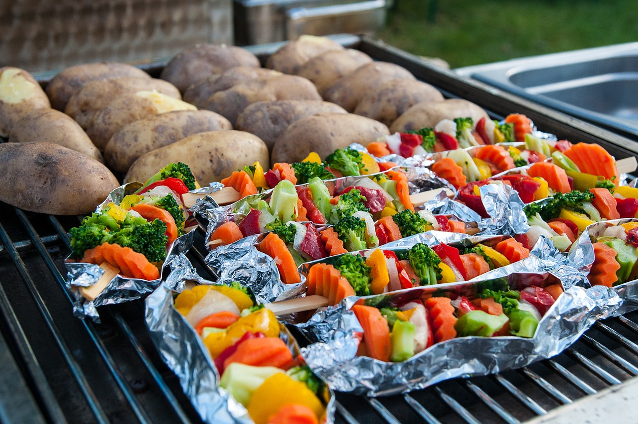 Zaproś gości na udane barbecue i zaskocz ich wyszukanymi potrawami z grilla. Catering grillowy Warszawa