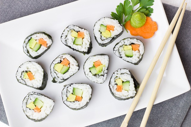 Zestaw do sushi: pałeczki do sushi